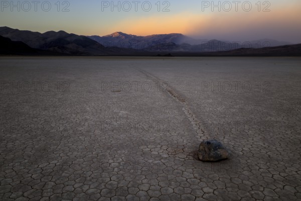 Racetrack Playa Death Valley, The Racetrack's stones