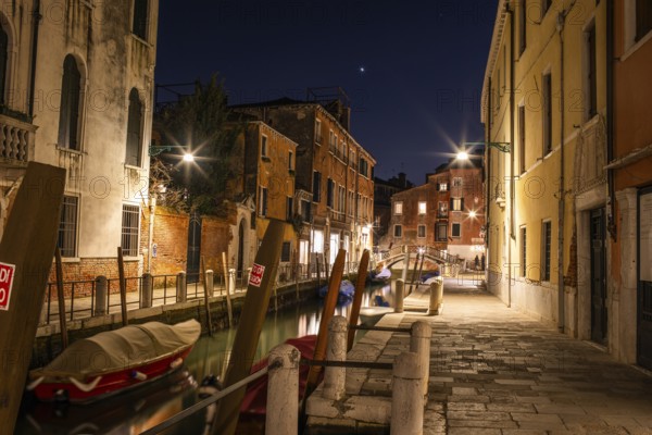 Canal in the historic centre of Venice, Fondamenta Venier dai Leon, night shot, Venice, Italy, Europe