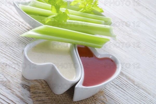 Celery dippen