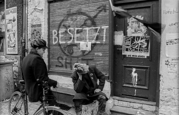 Germany, Berlin, 17 October 1991, squatted house at Rigaer Straße 83, young people, Europe