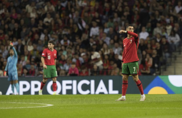 Football match, Cristiano RONALDO CR7 Portugal right with right arm up left and looking right, Estadio do Dragao, Porto, Portugal, Europe