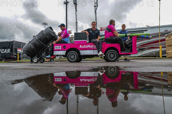 Crew members of Andretti Autosport Honda prepare their race car for the Big Machine Music City Grand Prix in Nashville, TN, USA, North America