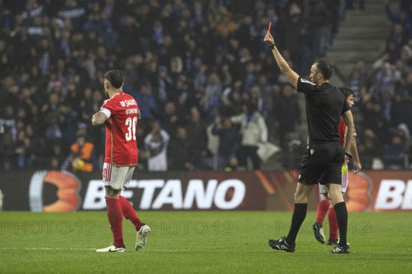 Football match, captain Nicolas OTAMENDI Benfica Lisbon left, walking towards the dressing room, is shown the red card by referee Joao PINHEIRO, Estadio do Dragao football stadium, Porto, Portugal, Europe