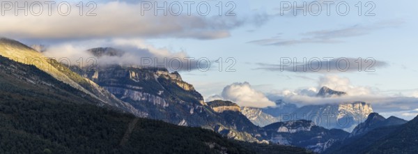 Castillo Mayor (2020 m) and foothills of the Sestrales, Ordesa i Monte Perdido National Park, Province of Huesca, Aragon