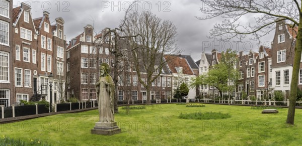 Begijnhof, houses of the Beguines, lay Catholic sorority, Amsterdam, Netherlands