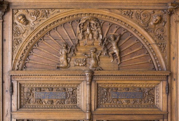 Hall door by Tönnies Evers from 1573, relief with the judgement of Solomon