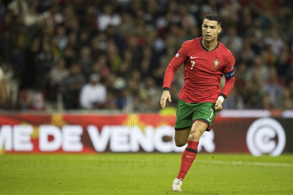 Football match, captain Cristiano RONALDO CR7 Portugal with broken running step to the left with concentrated look, Estadio do Dragao, Porto, Portugal, Europe