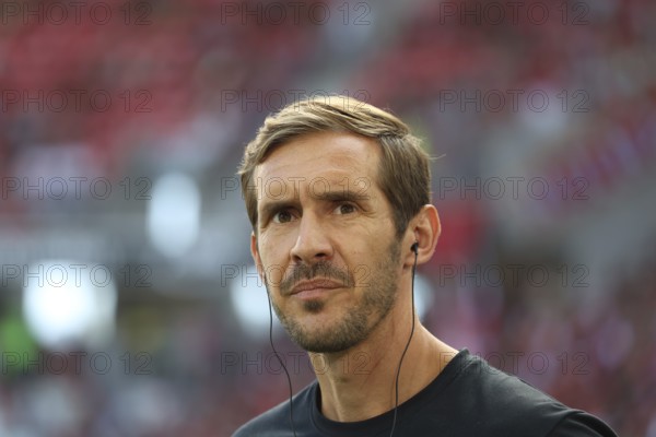 Head coach / coach Julian Schuster (SC Freiburg) at the match of the 1st FBL: 24-25: 1st Sptg. SC Freiburg - VfB Stuttgart DFL REGULATIONS PROHIBIT ANY USE OF PHOTOGRAPHS AS IMAGE SEQUENCES AND/OR QUASI-VIDEONan Photo: Joachim Hahne/johapress, Freiburg, Germany / Germany