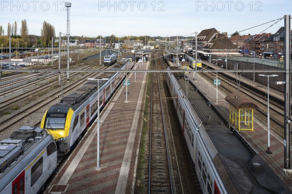 Aarschot, Flemish Brabant, Belgium, 11 11 2022, Trains driving the tracks at the railway station, Europe
