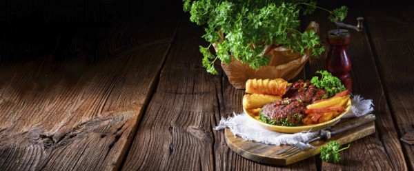 Grilled bullets with croquettes and vegetables