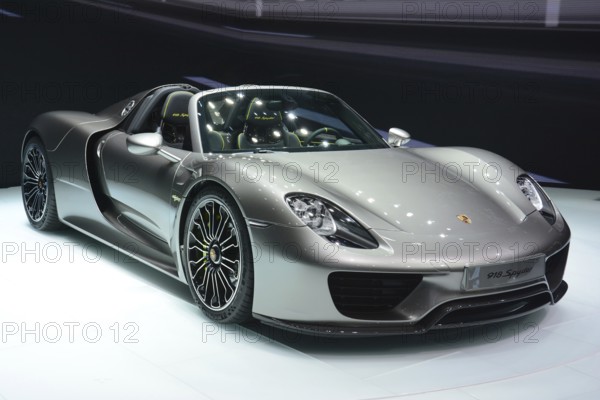 Porsche 918 Spyder with high-performance hybrid