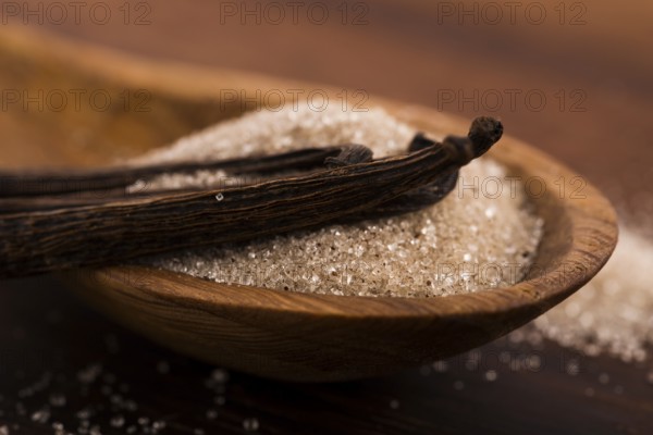 Vanilla sugar and vanilla beans