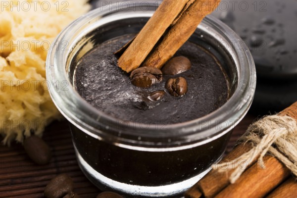 Homemade face and body organic all natural coffee scrub (peeling) with cinnamon