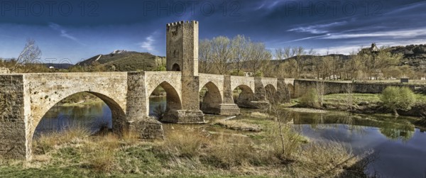 Frías Medieval Bridge, 13th Century Gothic Style, Ebro River, Frías Medieval Town, Historic Artistic Grouping, Las Merindades, Burgos, Castilla y León, Spain, Europe
