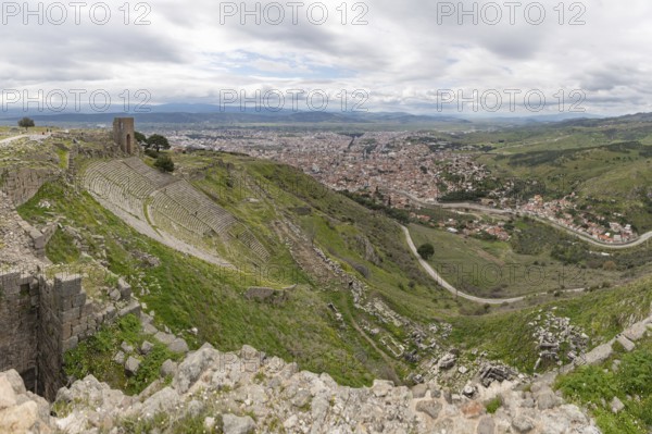 A picture of the Temple of Athena and Theater of the Pergamon Ancient City, with the city of Bergama at the far center