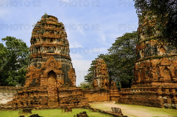 Beautiful photo of Ayutthaya Buddha Temple Ruins taken in thailand