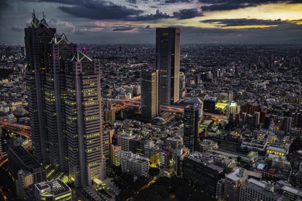 Shinjuku of city landscape and sunset visible from the observatory of the Tokyo Metropolitan Government Building. Shooting Location: Tokyo metropolitan area