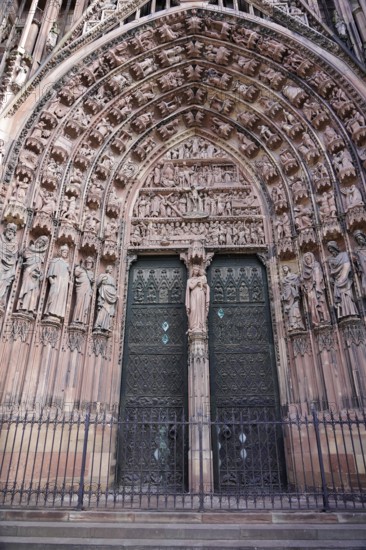 Strasbourg Cathedral, Cathedral of Our Lady, Cathédrale Notre-Dame, Cathedral, Magnificent Gothic entrance of a cathedral with rich ornamentation, Strasbourg, Strasbourg, Bas-Rhin, Alsace, Alsace, France, Europe