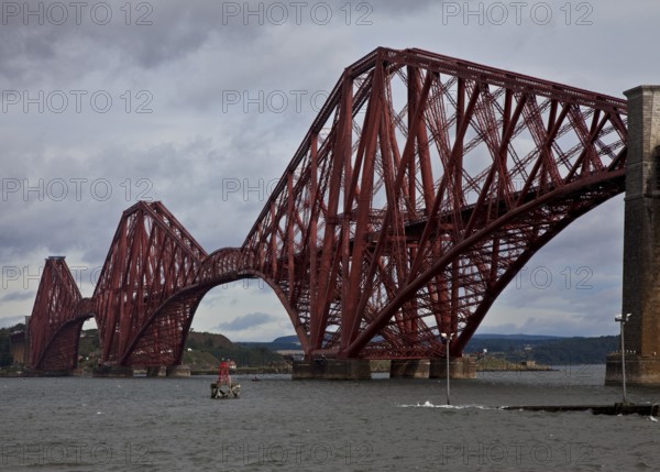 Railway bridge (cantilever bridge based on the Tanner girder principle), completed in 1890, engineers Sir John Fowler and Benjamin Baker