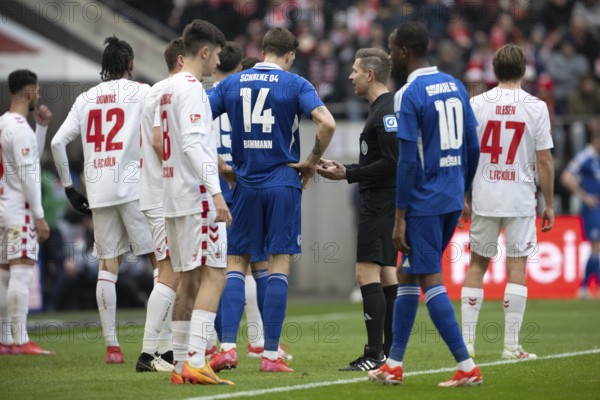 (DFL/DFB REGULATES PROHIBIT ANY USE OF PHOTOGRAPHS AS IMAGE SEQUENCES AND/OR QUASI-VIDEO), RheinEnergieStadion, Cologne, North Rhine-Westphalia, Damion Downs (1.FC Köln, Sturm, #42), Ludovit Reis (Hamburger SV, midfield, #14), Immanuel Pherai (Hamburger SV, midfield, #10), Tobias Welz referee, 2nd Bundesliga, 1.FC Köln, Hamburger SV on 09.02.2025 at the RheinEnergieStadion in Cologne Germany