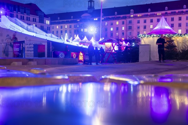 Winter festival on the Altmarkt, reflection of the festival in the new fountain in the evening, Dresden, Saxony, Germany, Europe