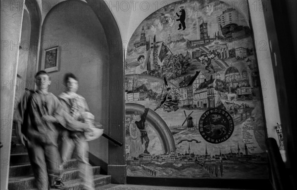 Germany, Berlin, 04.09.1991, high school in Dunckerstraße, School corridor with wall painting, Europe