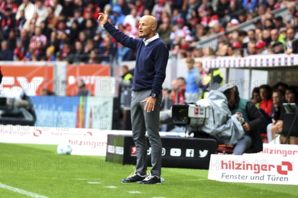 Coach Peter Zeidler (VfL Bochum) at the match of the 1st FBL: 24-25: 3rd Sptg. SC Freiburg - VfL Bochum DFL REGULATES PROHIBIT ANY USE OF PHOTOGRAPHS AS IMAGE SEQUENCES AND/OR QUASI-VIDEONan Photo: Joachim Hahne/johapress, Freiburg, Germany / Germany