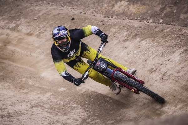 MAYDENA, AUSTRALIA - FEBRUARY 08: Brook MACDONALD of New Zealand competes in the finals of Red Bull Hardline Tasmania on February 8, 2025 in Maydena, Australia, Oceania