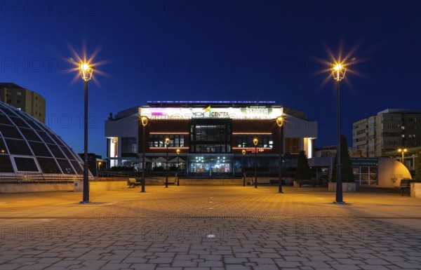 A picture of the MCM Center Office & Retail shopping center in Iasi, at night