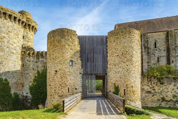 The main entrance to the feudal estates. Watch tower. The Chateau de la Madeleine in Chevreuse is a magnificent example of medieval architecture