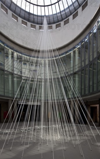 Schirn-Kunsthalle, Rotunda 1983-1986 built by the architects BJSS with installation MORNING BEAMS / RIVERBED 1996/2013 by Yoko Ono