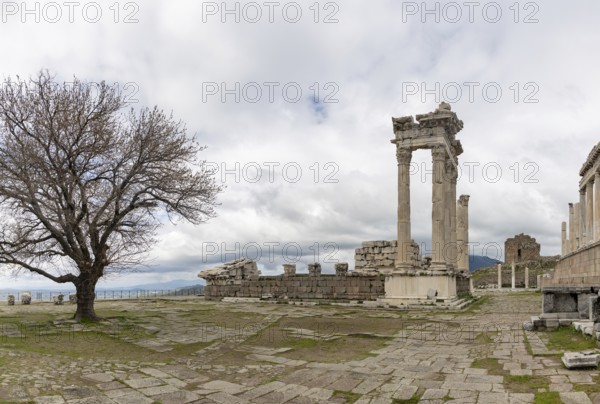 A picture of the Temple of Trajan at the Pergamon Ancient City