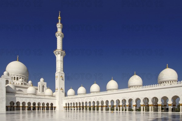 Sheik Zayed Mosque, Sheikh Zayed Mosque, Grand Mosque, Abu Dhabi, Middle East, Emirate, United Arab Emirates, UAE, island in the Persian Gulf, peninsula, exterior view, blue sky, white mosque, Asia