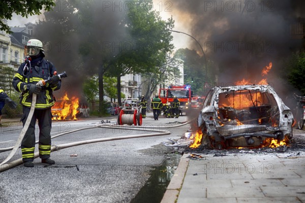 Fire brigade extinguishes burning cars on the Elbchaussee in Hamburg after the riots at the G20 summit, 2017