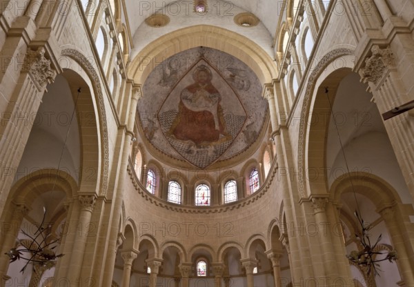 Paray-le Monial Burgundy Basilica Sacre-Coeur 70923 Begun around 1100 Colour version 2005 according to the findings of the 15th century Oblique view into the choir apse with fresco around 1400, St., Saint, Saint