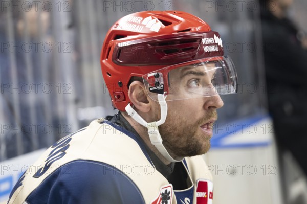 Laura Dick Cologne, LanxessArena, North Rhine-Westphalia, Tyson Spink (Schwenninger Wild Wings, #96), PENNY DEL, Cologne Sharks-Schwenninger Wild Wings on 01.12.2024 at the LanxessArena in Cologne Germany