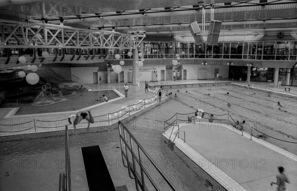 Germany, Berlin, 22.11.1994, SEZ, sports and recreation centre, swimming pool, Europe