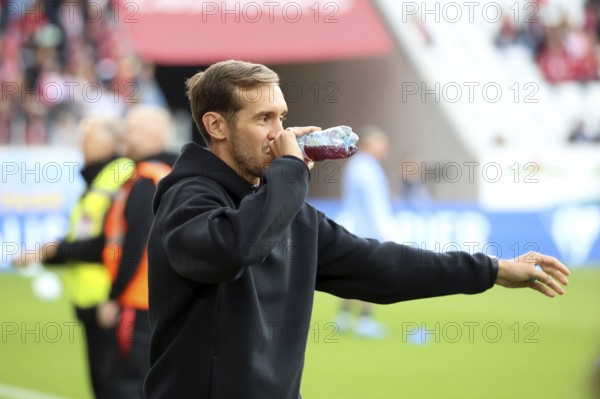 Head coach / Coach Julian Schuster (SC Freiburg) at the match of the 1st FBL: 24-25: 3rd Sptg. SC Freiburg - VfL Bochum DFL REGULATIONS PROHIBIT ANY USE OF PHOTOGRAPHS AS IMAGE SEQUENCES AND/OR QUASI-VIDEONan Photo: Joachim Hahne/johapress, Freiburg, Germany / Germany