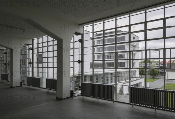 Dessau, Bauhaus, Walter Gropius 1925-26, view from the workshop wing to the Prellerhaus