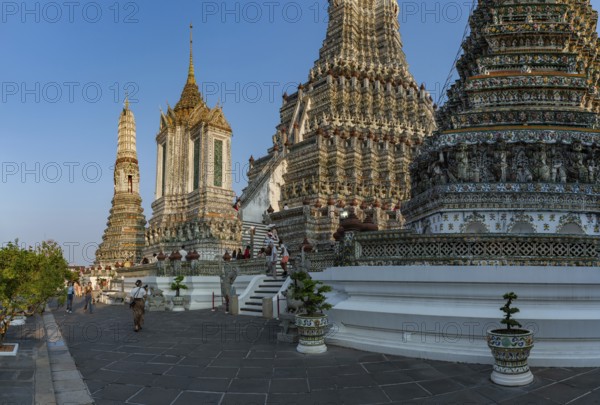 A picture of the Wat Arun Temple