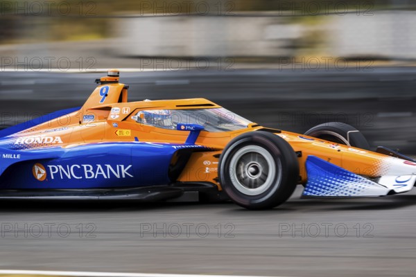 SCOTT DIXON (9) (NZL) of Auckland, New Zealand qualifies for the Bitnile.com Grand Prix of Portland at the Portland International Raceway in Portland, OR, Portland, United States of America