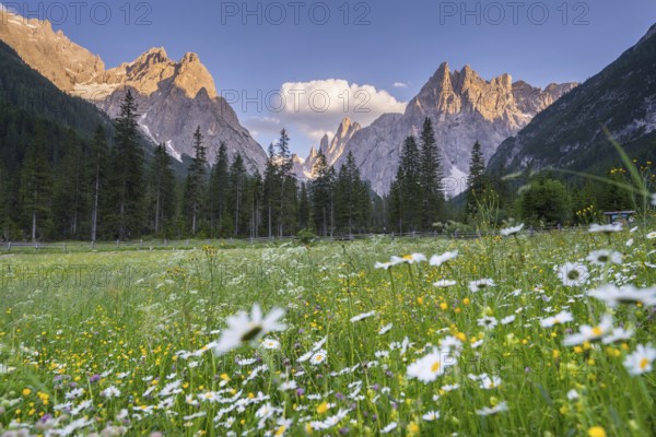 Hiking in Val Fiscalina in South Tyrol with a view of the mountains