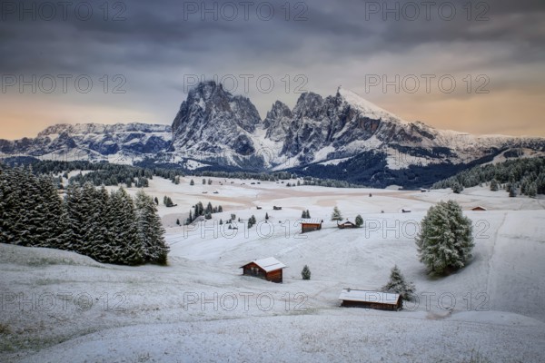Snowy Alpe di Siusi, Seiser Alm, Sassolungo a Sassoplatto before sunrise
