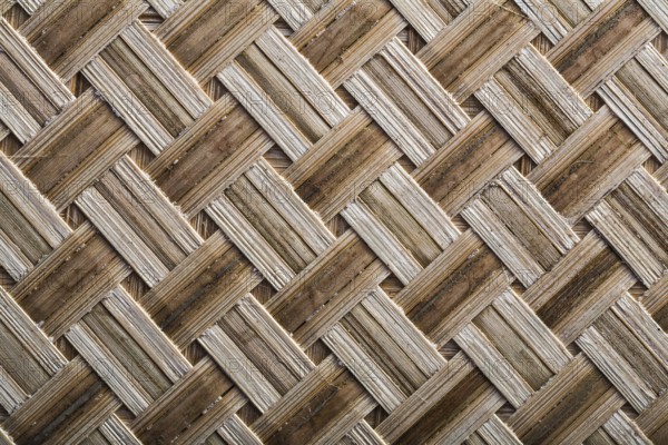 Wicker crisscross table mat horizontal image
