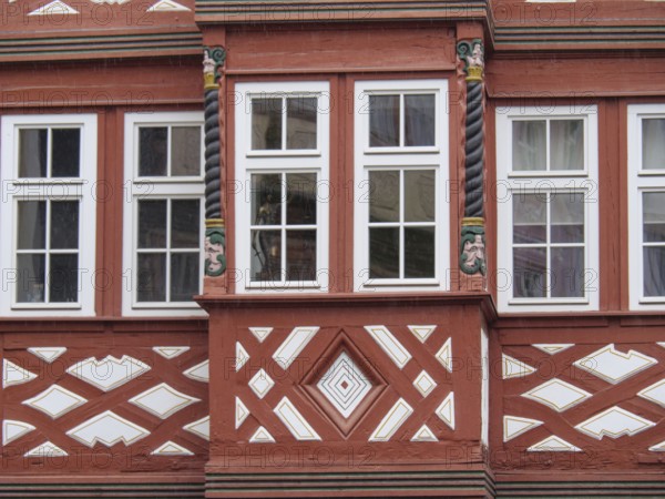 Half-timbered façade with red struts, spiral columns and decorative geometric patterns, Mainz, Rhineland-Palatinate, Germany, Europe
