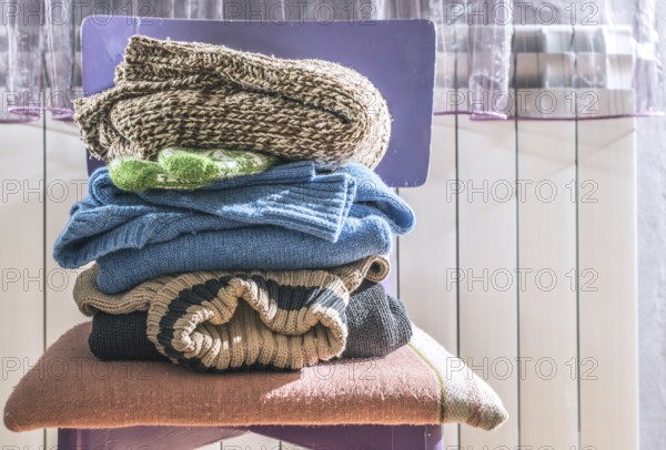 Winterkleidung gestapelt