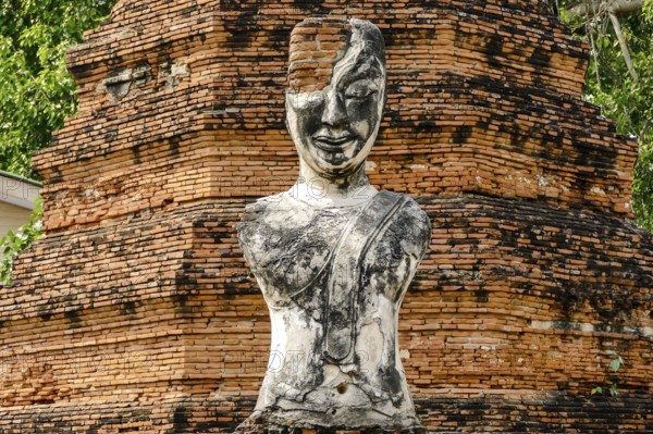 Beautiful photo of Ayutthaya Buddha Temple Ruins taken in thailand