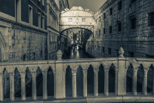 Bridge of Sighs or Ponte dei Sospiri at the Doge's Palace over the Rio di Palazzo, Venice, Veneto, Italy, Europe
