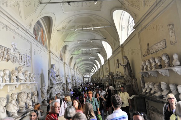 Vatican Museums, Vatican, Rome, Italy, Long corridor of a museum with numerous busts and sculptures, full of visitors, Vatican, Rome, Lazio, Italy, Europe