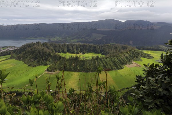 Vulkan Caldeira Seca im Krater von Cete Cidades, Azoren